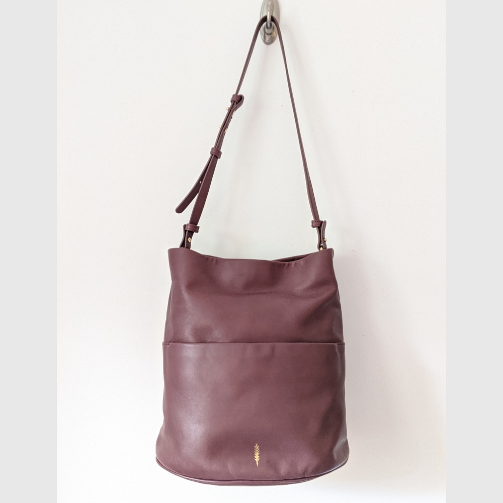 🌟HOST PICK🌟 Thacker New York Bucket Bag - EUC
